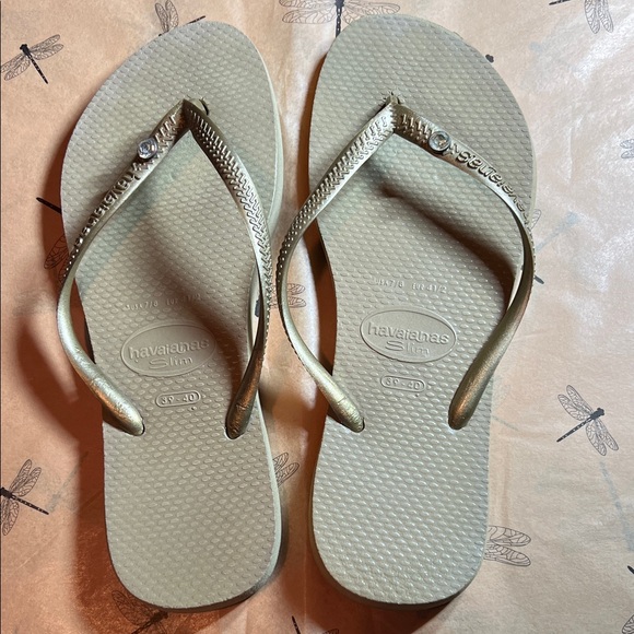 Havaianas Tropical and Neutral Flip Flops Collection - Picture 3 of 8